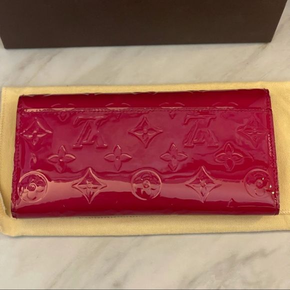 Louis Vuitton Monogram Vernis Sarah Wallet - Picture 3 of 16